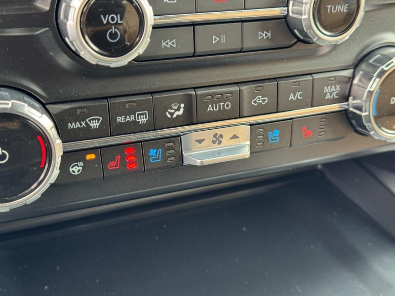 Ford Super Duty F-350 SRW Vehicle Image 25