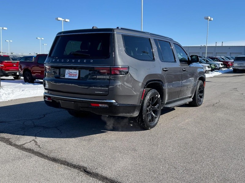 Jeep Wagoneer Vehicle Full-screen Gallery Image 3