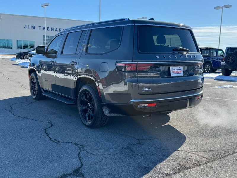 Jeep Wagoneer Vehicle Full-screen Gallery Image 6