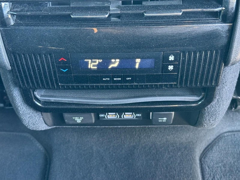 Jeep Wagoneer Vehicle Full-screen Gallery Image 12