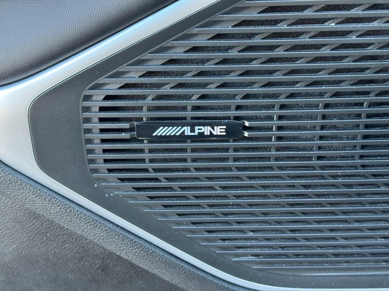 Jeep Wagoneer Vehicle Full-screen Gallery Image 21