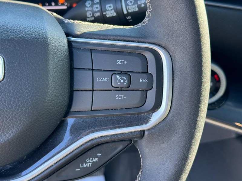 Jeep Wagoneer Vehicle Full-screen Gallery Image 26