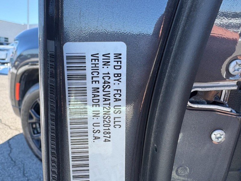 Jeep Wagoneer Vehicle Full-screen Gallery Image 29