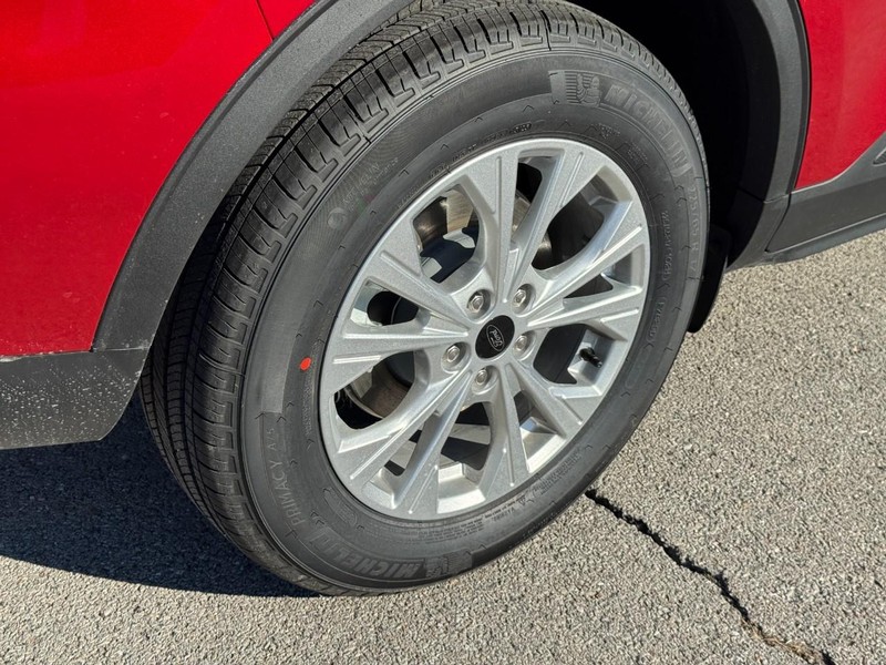 Ford Escape Vehicle Full-screen Gallery Image 4