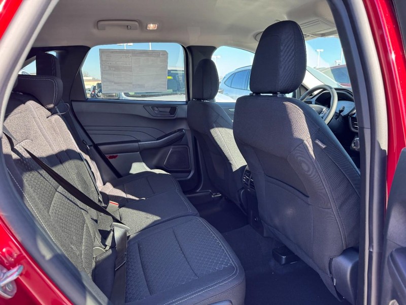 Ford Escape Vehicle Full-screen Gallery Image 5