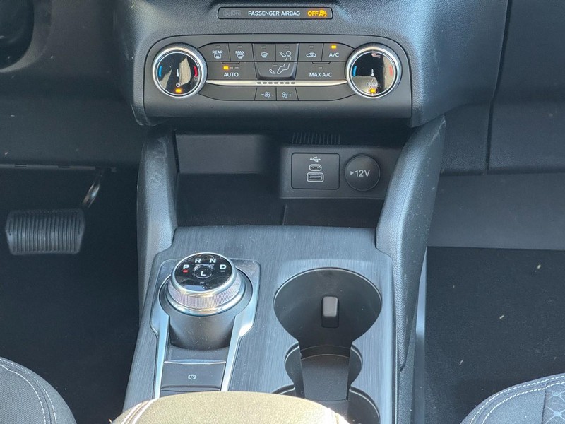 Ford Escape Vehicle Full-screen Gallery Image 9