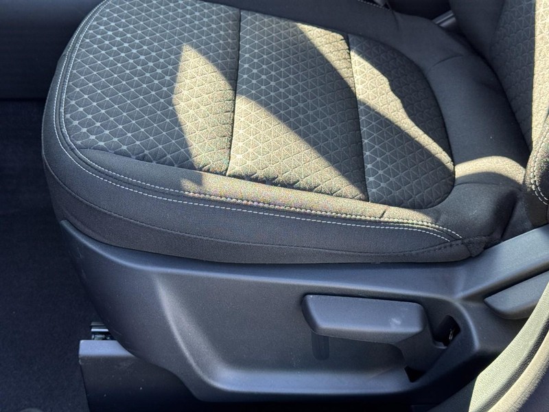 Ford Escape Vehicle Full-screen Gallery Image 10