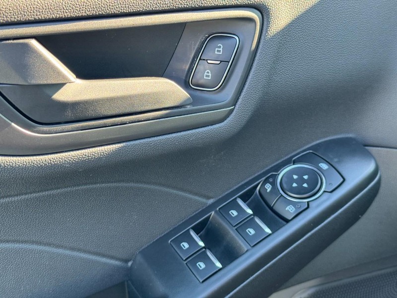 Ford Escape Vehicle Full-screen Gallery Image 11