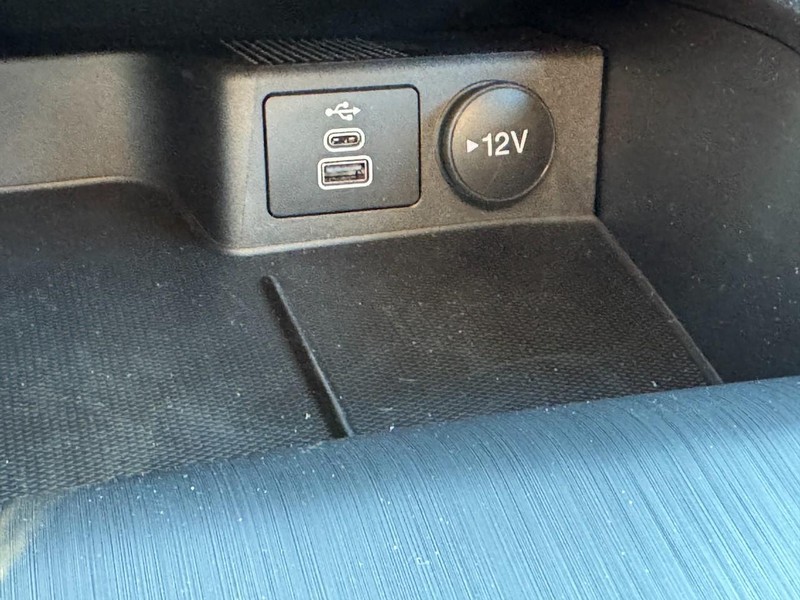 Ford Escape Vehicle Full-screen Gallery Image 15