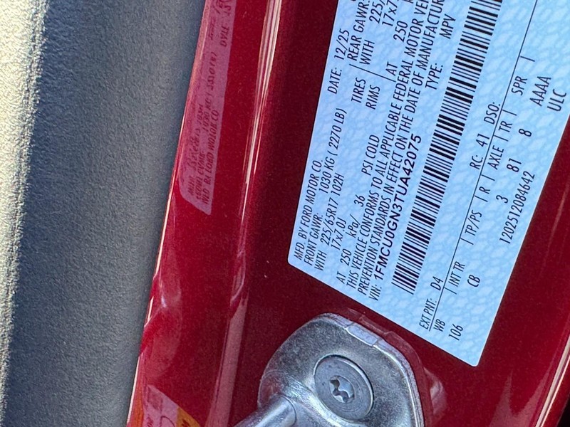 Ford Escape Vehicle Full-screen Gallery Image 17