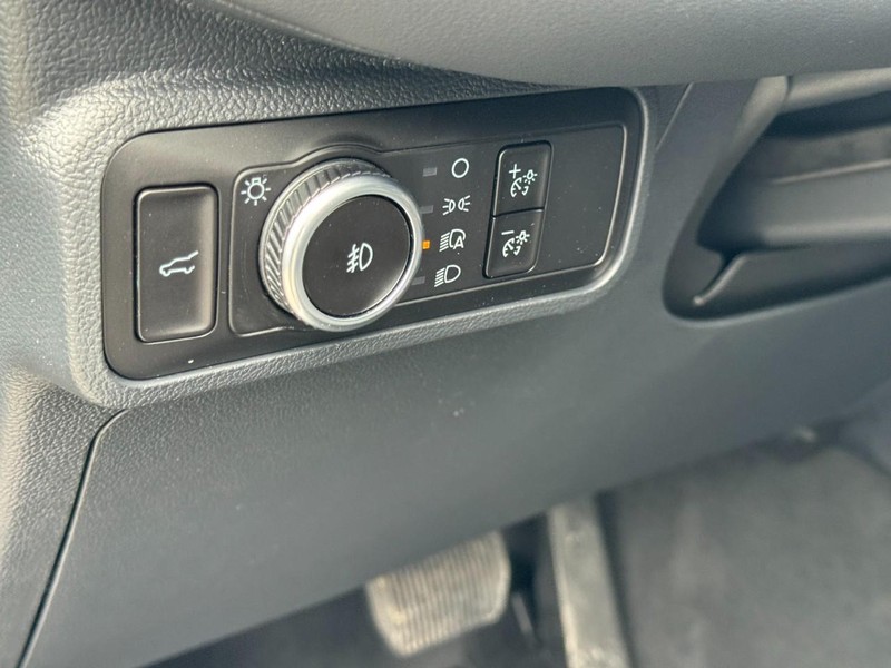 Ford Explorer Vehicle Full-screen Gallery Image 11