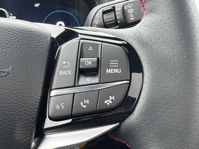 Ford Explorer Vehicle Full-screen Gallery Image 13