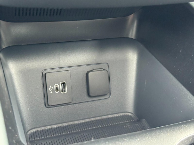 Ford Explorer Vehicle Full-screen Gallery Image 14