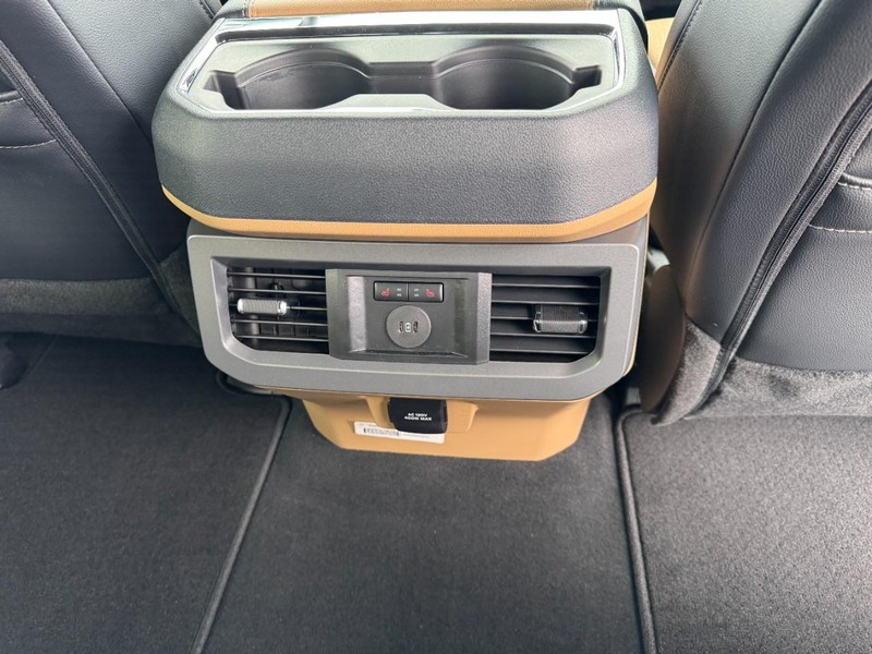 Ford Super Duty F-250 SRW Vehicle Image 11