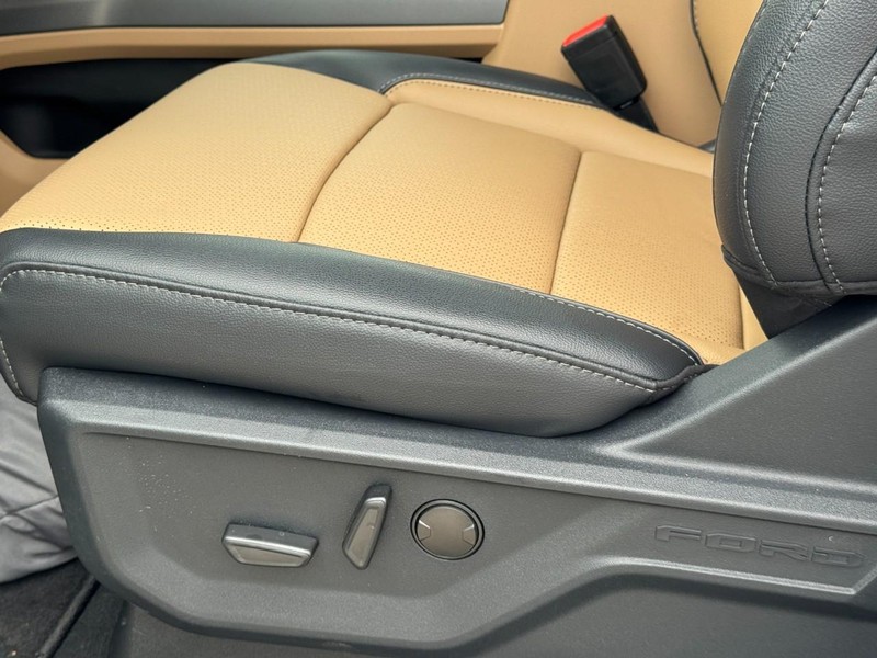 Ford Super Duty F-250 SRW Vehicle Image 13