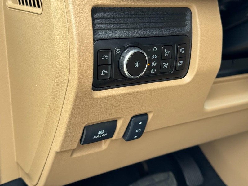 Ford Super Duty F-250 SRW Vehicle Image 14