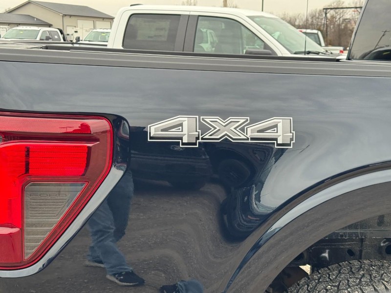 Ford F-150 Vehicle Full-screen Gallery Image 4