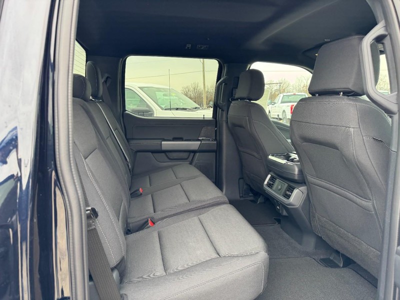 Ford F-150 Vehicle Full-screen Gallery Image 6