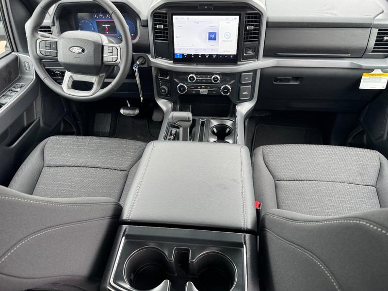 Ford F-150 Vehicle Full-screen Gallery Image 7