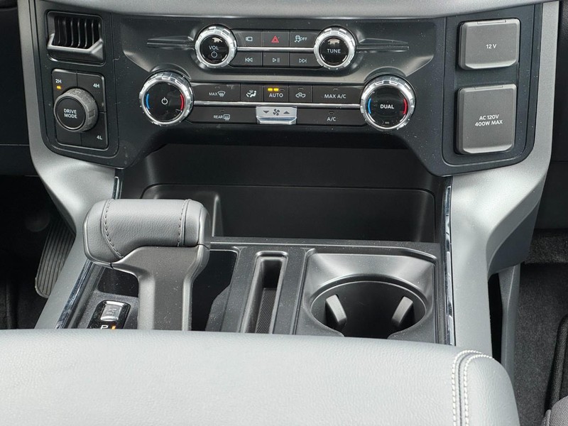 Ford F-150 Vehicle Full-screen Gallery Image 10