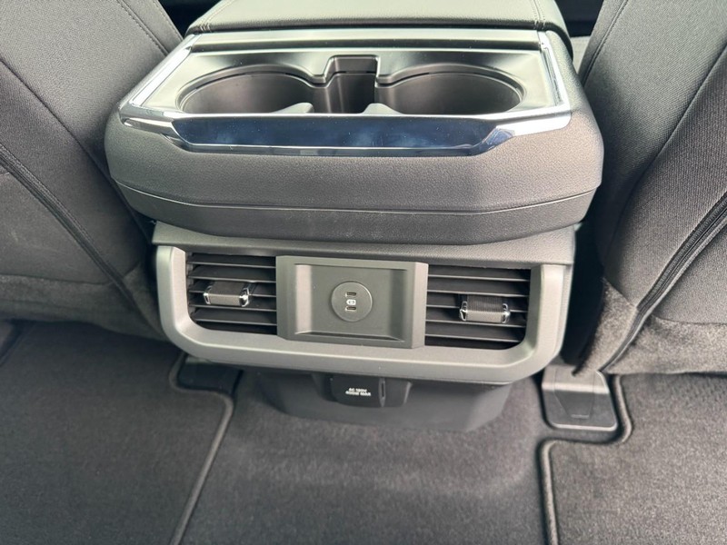 Ford F-150 Vehicle Full-screen Gallery Image 11