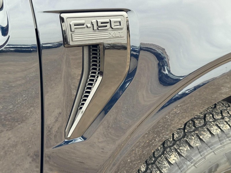 Ford F-150 Vehicle Full-screen Gallery Image 12