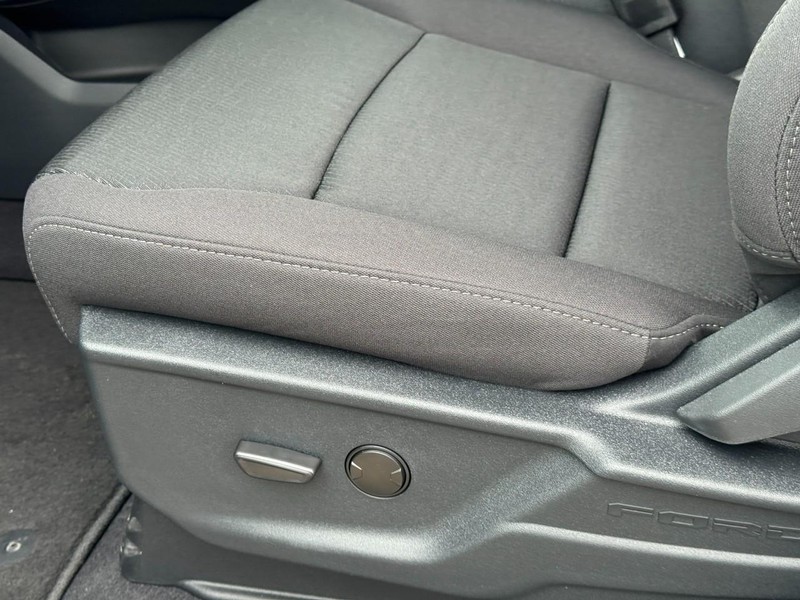 Ford F-150 Vehicle Full-screen Gallery Image 14