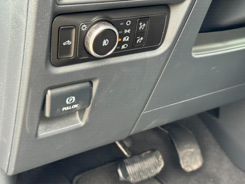 Ford F-150 Vehicle Full-screen Gallery Image 15