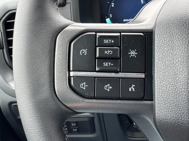 Ford F-150 Vehicle Full-screen Gallery Image 16