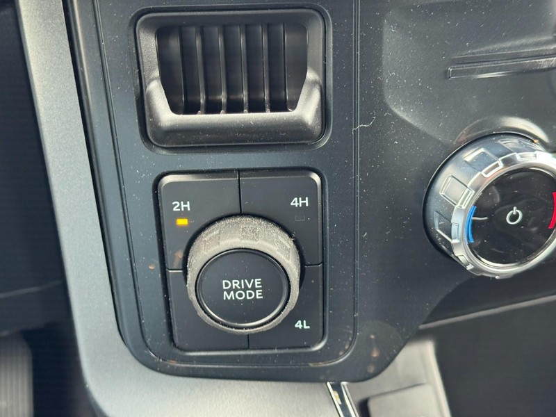 Ford F-150 Vehicle Full-screen Gallery Image 18