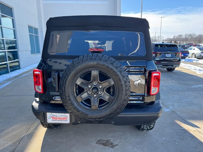 Ford Bronco Vehicle Full-screen Gallery Image 4