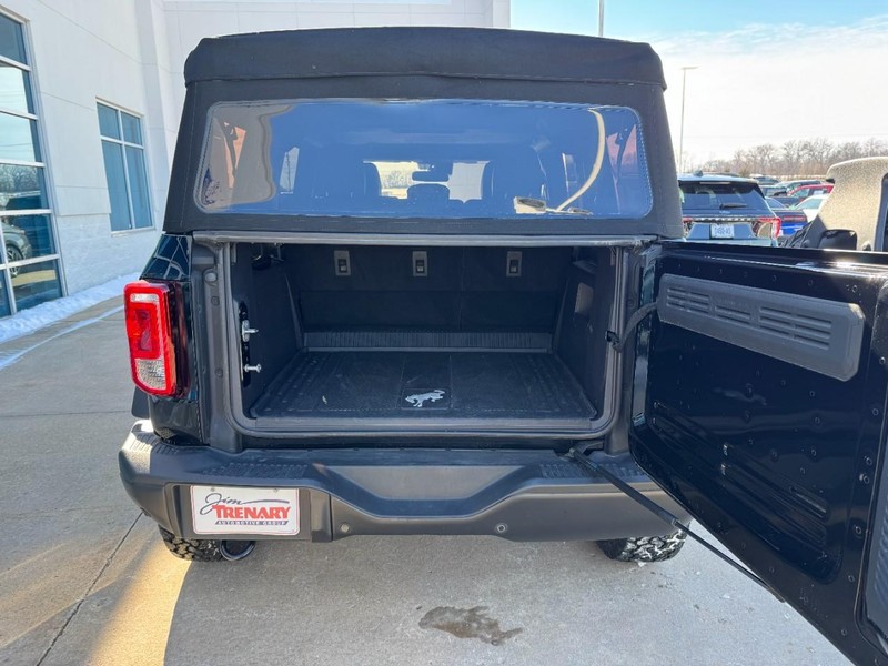 Ford Bronco Vehicle Full-screen Gallery Image 5