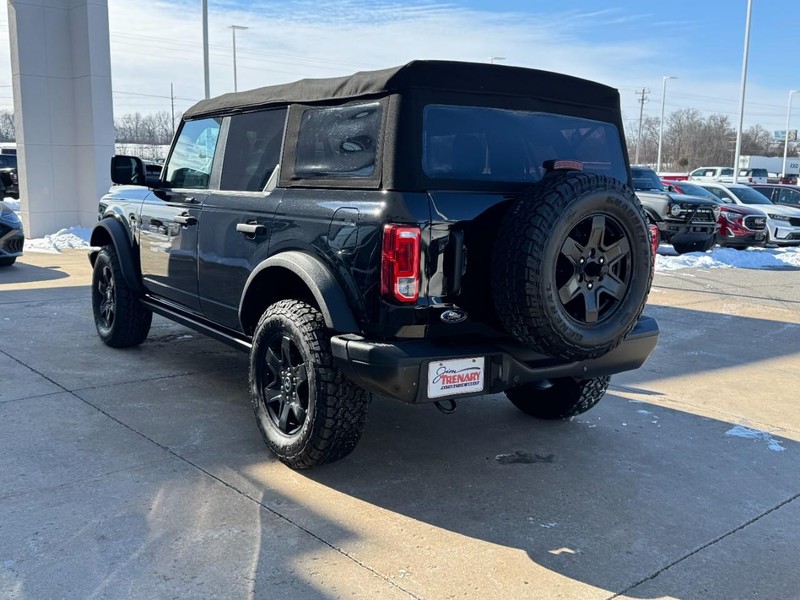 Ford Bronco Vehicle Full-screen Gallery Image 6