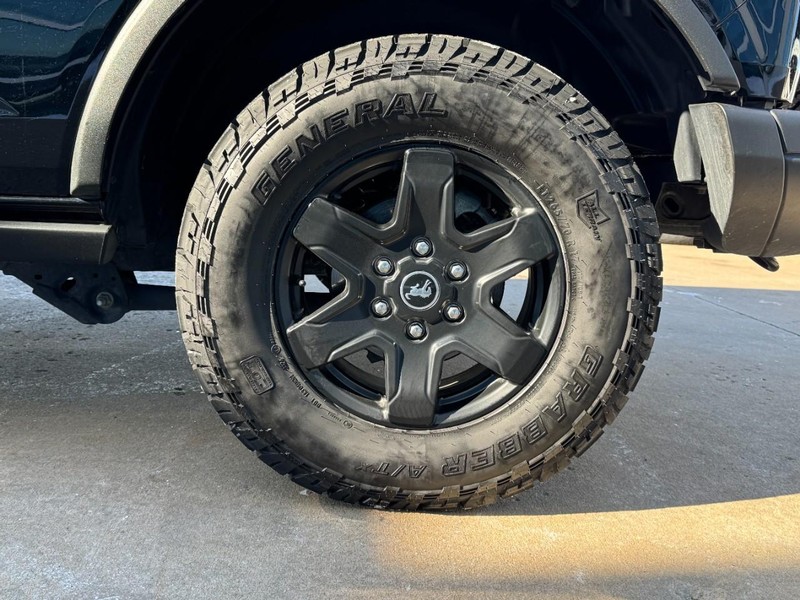 Ford Bronco Vehicle Full-screen Gallery Image 7