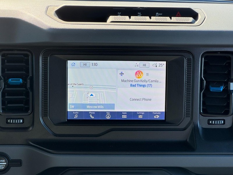 Ford Bronco Vehicle Full-screen Gallery Image 13