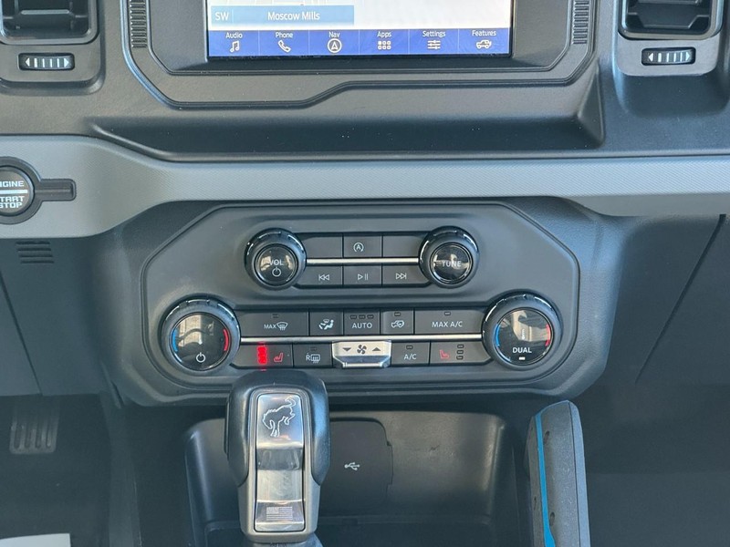 Ford Bronco Vehicle Full-screen Gallery Image 14