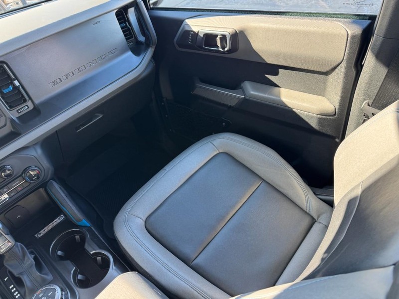 Ford Bronco Vehicle Full-screen Gallery Image 16