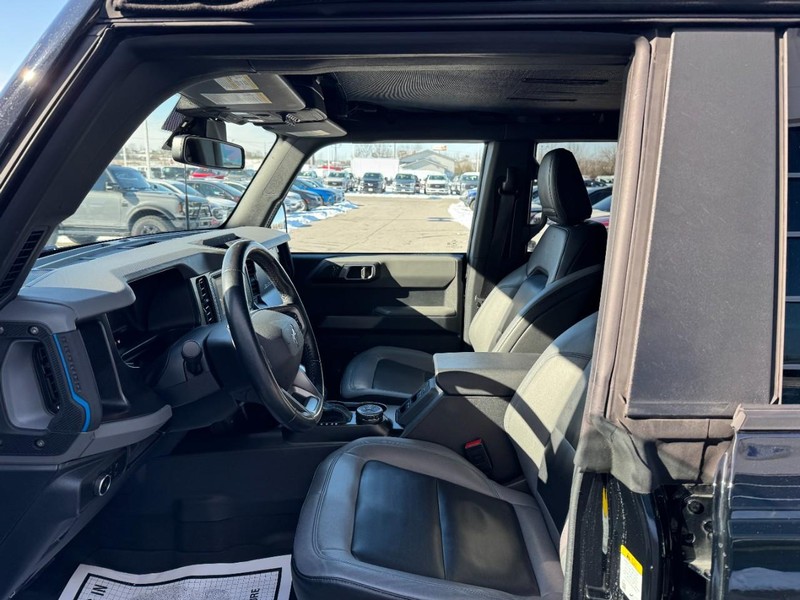 Ford Bronco Vehicle Full-screen Gallery Image 18