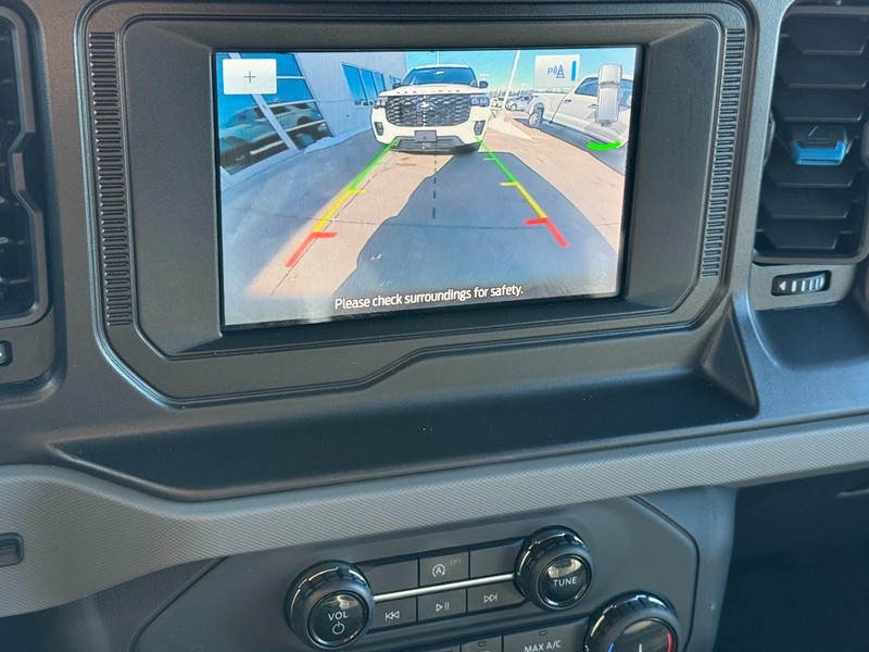 Ford Bronco Vehicle Full-screen Gallery Image 25