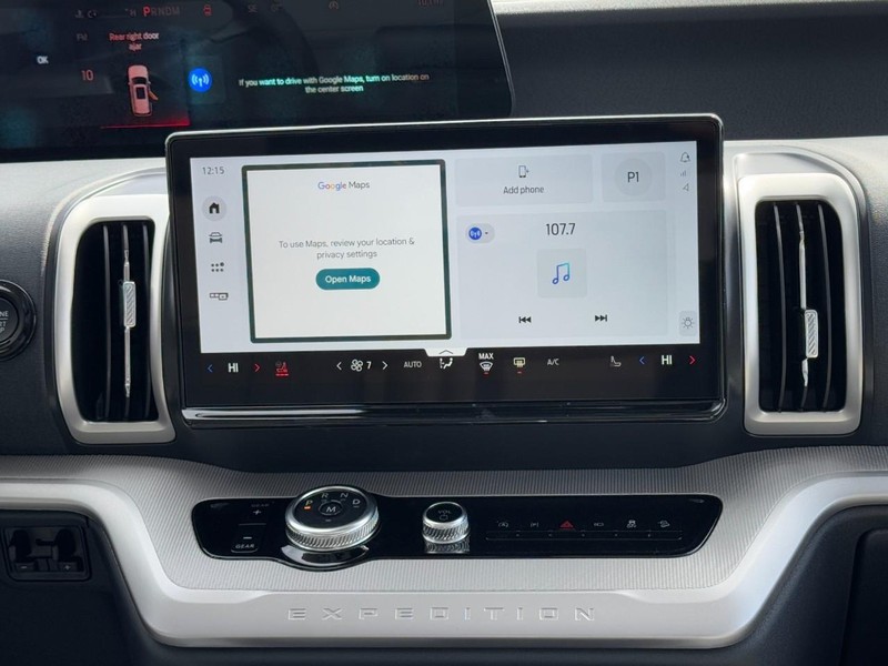 Ford Expedition Max Vehicle Full-screen Gallery Image 9