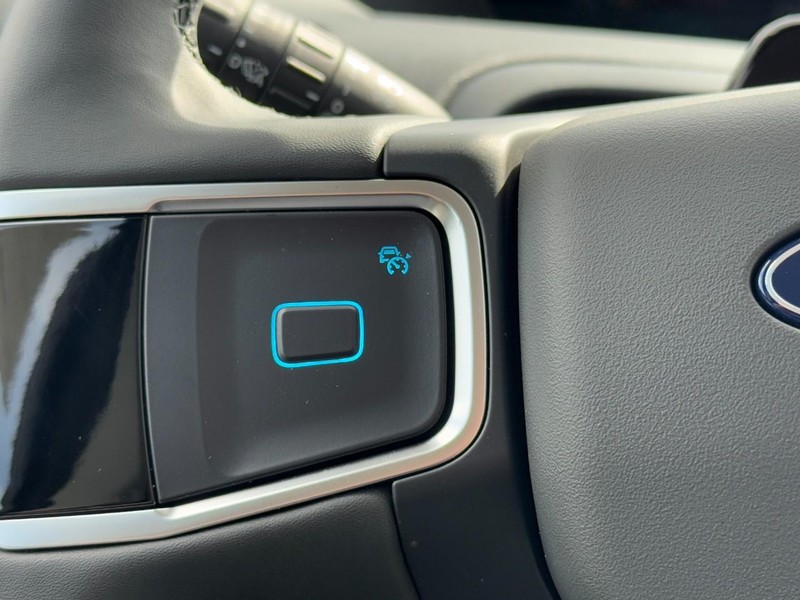 Ford Expedition Max Vehicle Full-screen Gallery Image 11