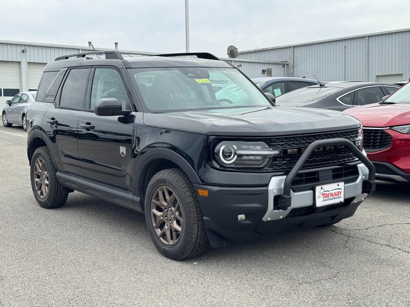 Ford Bronco Sport Vehicle Full-screen Gallery Image 2