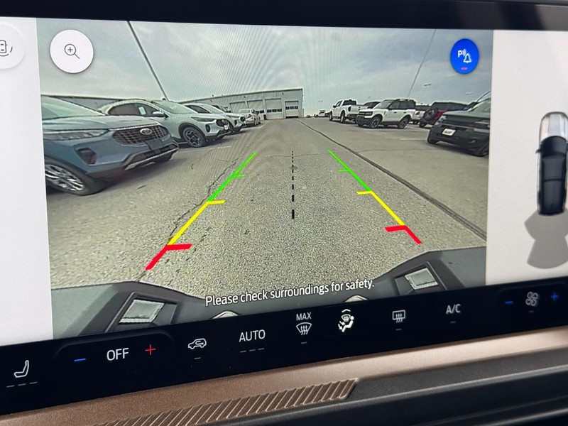 Ford Bronco Sport Vehicle Full-screen Gallery Image 18