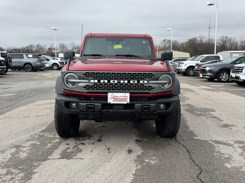 Ford Bronco Vehicle Full-screen Gallery Image 8