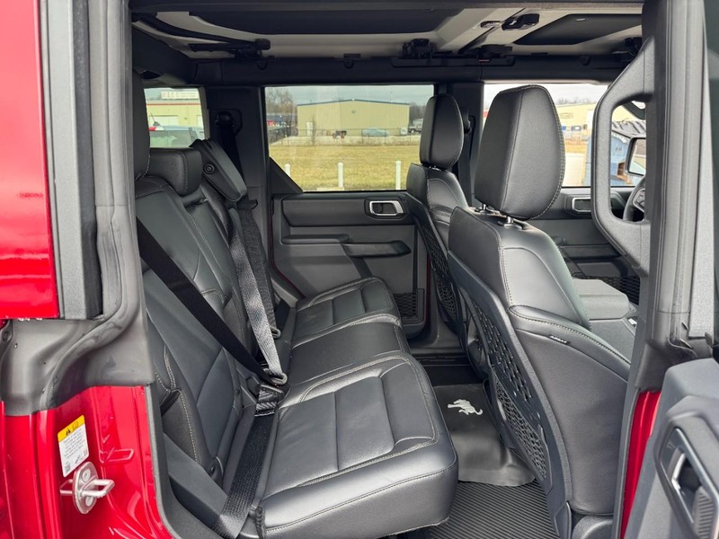 Ford Bronco Vehicle Full-screen Gallery Image 9