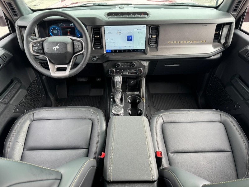 Ford Bronco Vehicle Full-screen Gallery Image 10