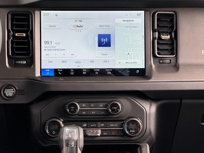 Ford Bronco Vehicle Full-screen Gallery Image 12