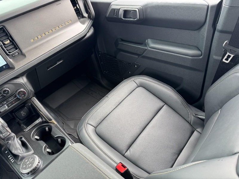 Ford Bronco Vehicle Full-screen Gallery Image 14