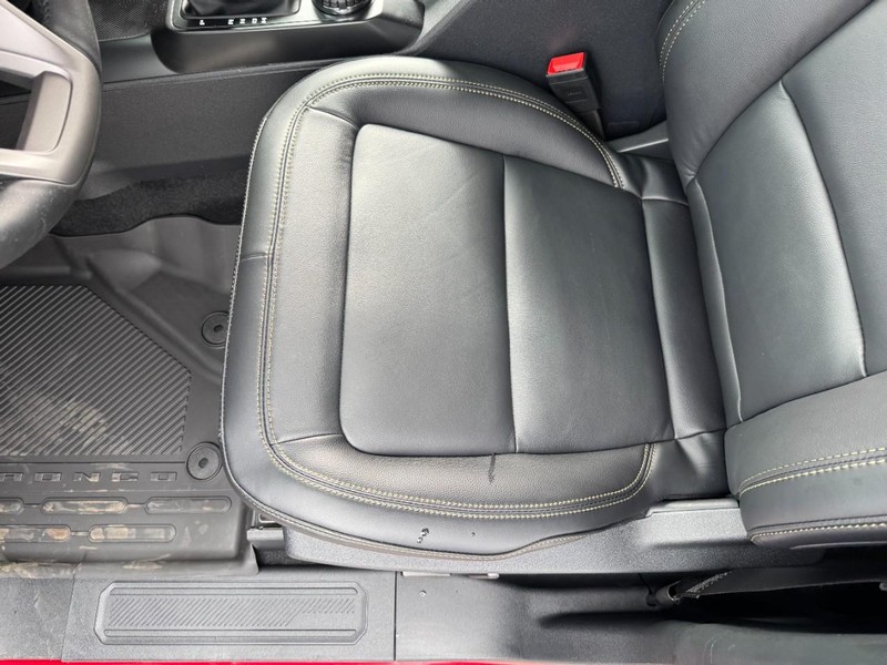 Ford Bronco Vehicle Full-screen Gallery Image 17