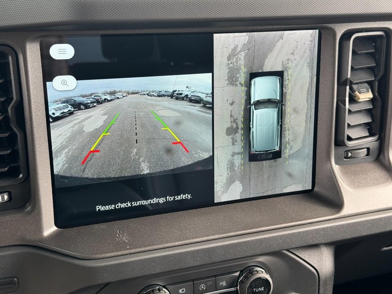 Ford Bronco Vehicle Full-screen Gallery Image 23